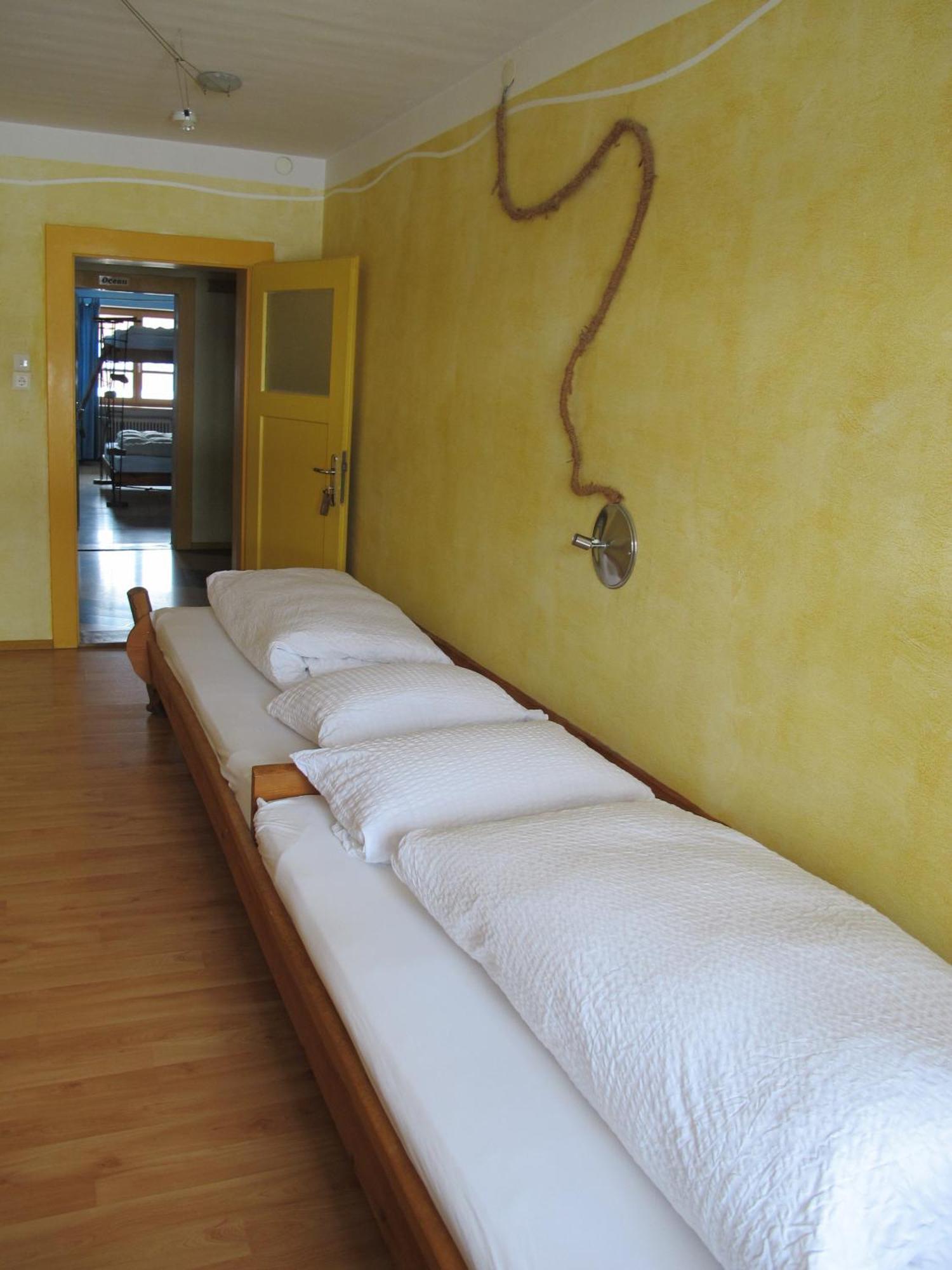 Schiff Bihlerdorf - Hostel Экстерьер фото