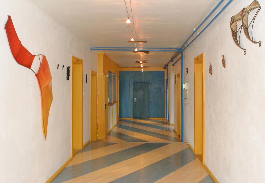 Schiff Bihlerdorf - Hostel Экстерьер фото